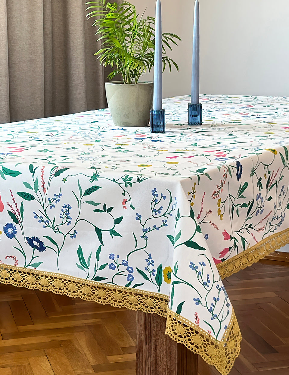 Velora Çiçekli 146cm x 212cm Pamuklu Sarı Dantelli Masa Örtüsü